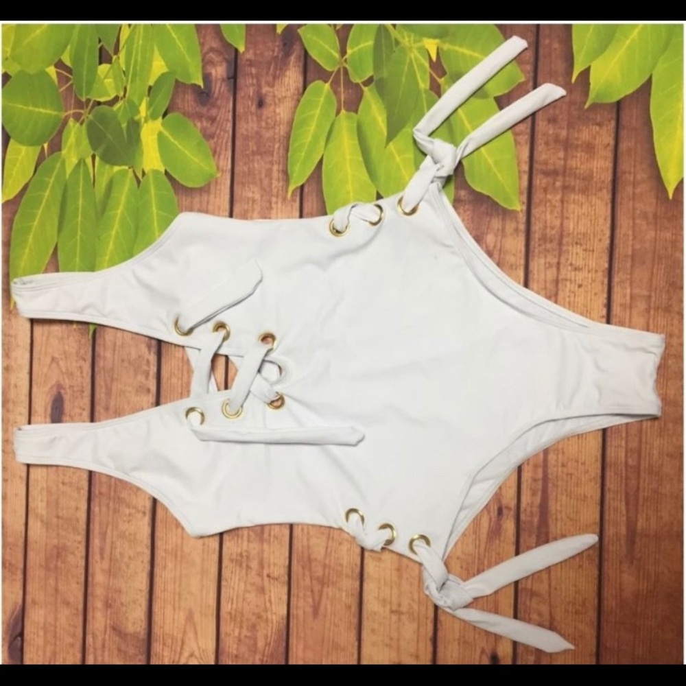 White swimsuit - Picture 2 of 6